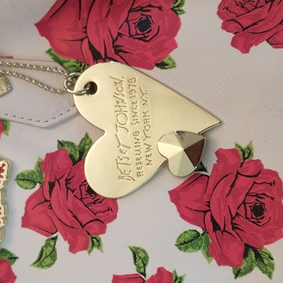 ECU Betsey Johnson Large Rose Crossbody Bag - Picture 5 of 17